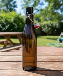 Garrafa de vidro para cerveja tipo Belga 550ml com tampa swing top de cerâmica.