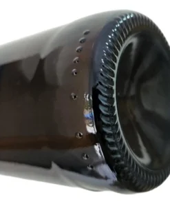 Garrafa de vidro para cerveja tipo Belga 550ml com tampa swing top de cerâmica.