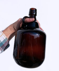 Growler de vidro 2 Litros com alça e tampa swing top para chope fresco.