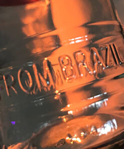 Garrafa de vidro modelo Cachaça do Brasil 700ml transparente tradicional.