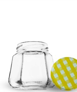 Pote de vidro sextavado 230ml. Formato de 6 faces que traz elegância para mel, geleias gourmet e lembrancinhas. Preserva 100% o sabor. Aproveite!