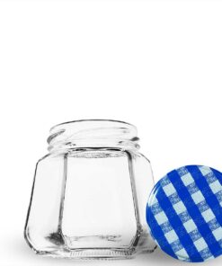Pote de vidro sextavado 230ml. Formato de 6 faces que traz elegância para mel, geleias gourmet e lembrancinhas. Preserva 100% o sabor. Aproveite!