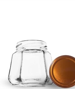 Pote de vidro sextavado 230ml. Formato de 6 faces que traz elegância para mel, geleias gourmet e lembrancinhas. Preserva 100% o sabor. Aproveite!