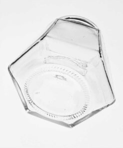 Pote de vidro sextavado 230ml. Formato de 6 faces que traz elegância para mel, geleias gourmet e lembrancinhas. Preserva 100% o sabor. Aproveite!