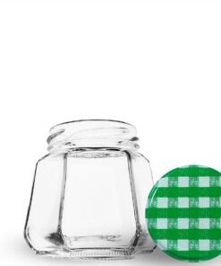 Pote de vidro sextavado 230ml. Formato de 6 faces que traz elegância para mel, geleias gourmet e lembrancinhas. Preserva 100% o sabor. Aproveite!
